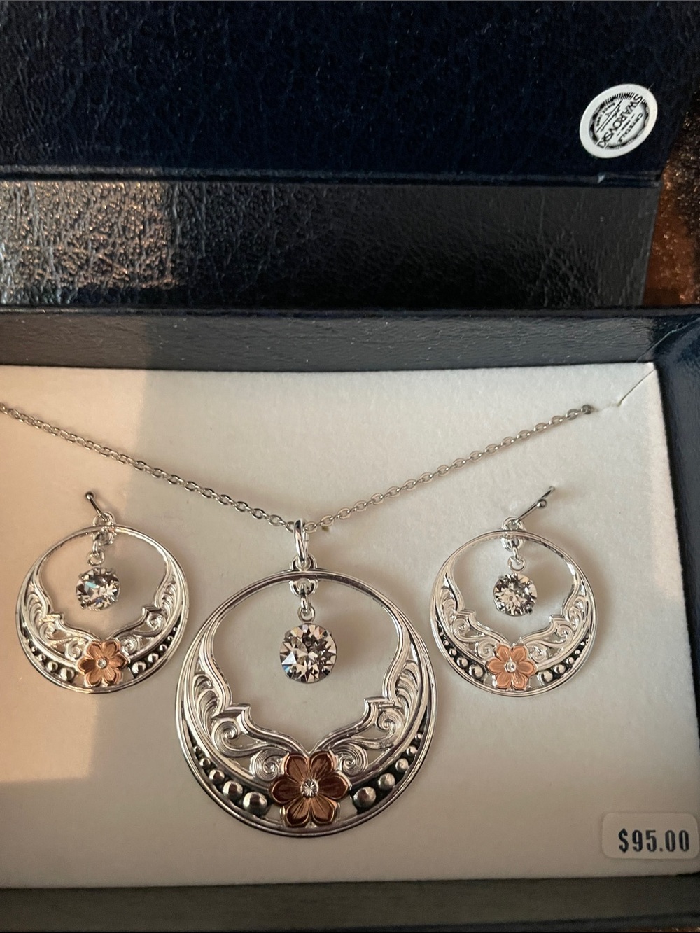 “Montana” Dangle Earring & Necklace Set! - Picture 2 of 8